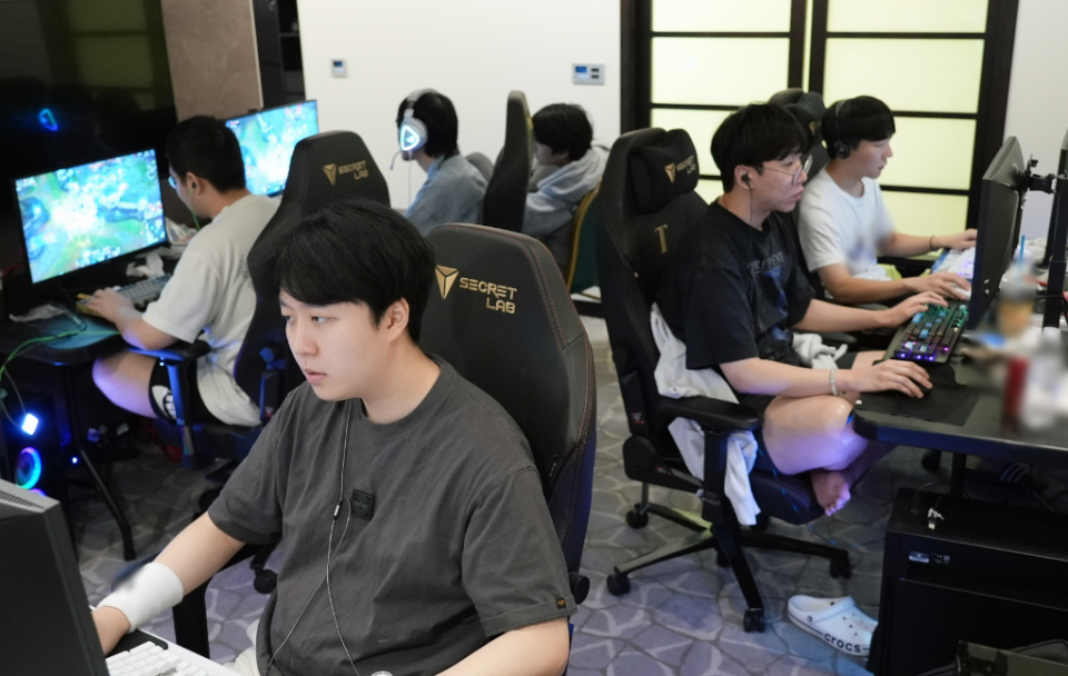 IG轻取T1，BDD拿下关键大龙强强对话小组赛，留下经典瞬间