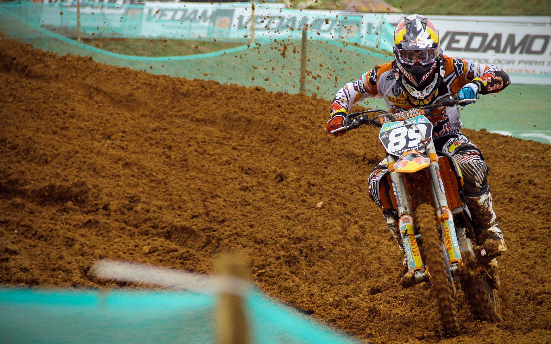 蓝鹰展翅，三狮怒吼，当意甲铁血遇上世界杯神话